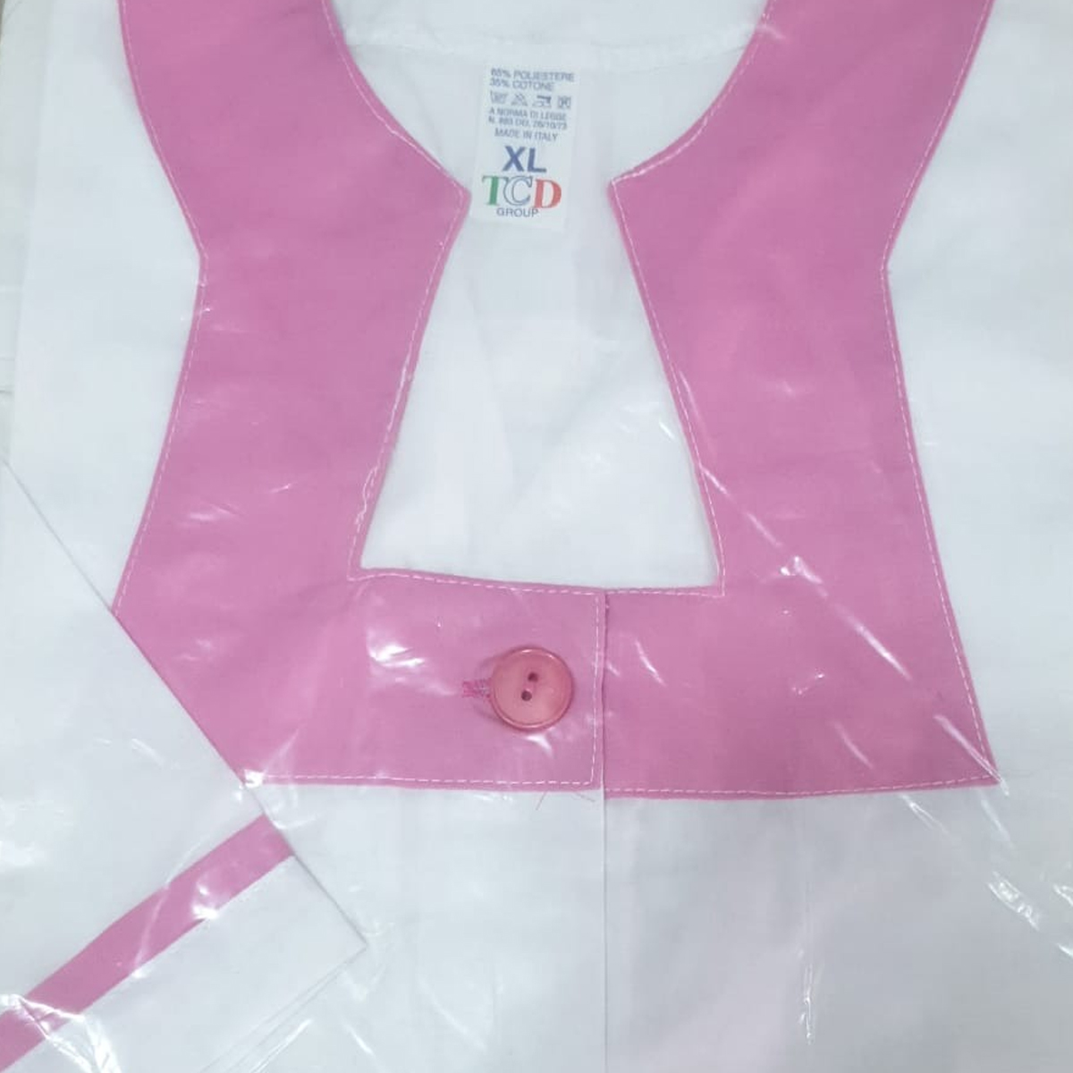 Divisa elegante da cameriera. Personalizzabile con il tuo logo
